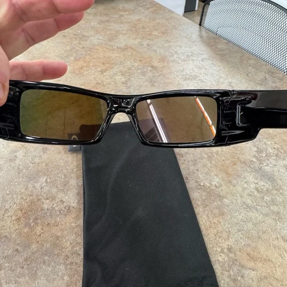 Oakley Wrap Sunglasses with Black Frame and Red-Orange Mirrored Lenses - Picture 3 of 11